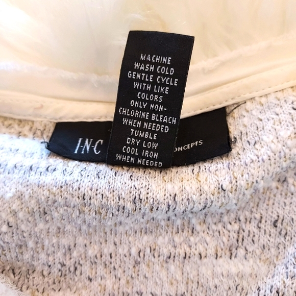 Ladies Cotton/Poly Sweater with a Doily Hem: Size XL. - Picture 10 of 10